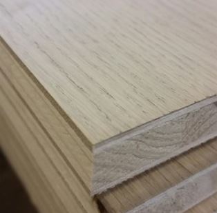 Det här är en bild på Ekfanérad lamell från Gotwood